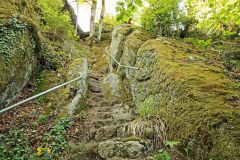 Aufgang zum Burgfelsen