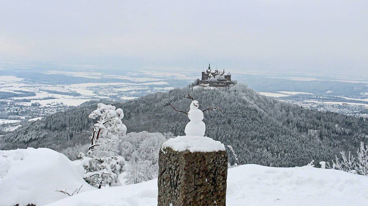 Blick zu Schloss Hohenzollern vom Zeller Horn aus