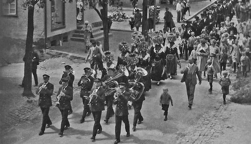 Bauernhochzeit - Hochzeitszug